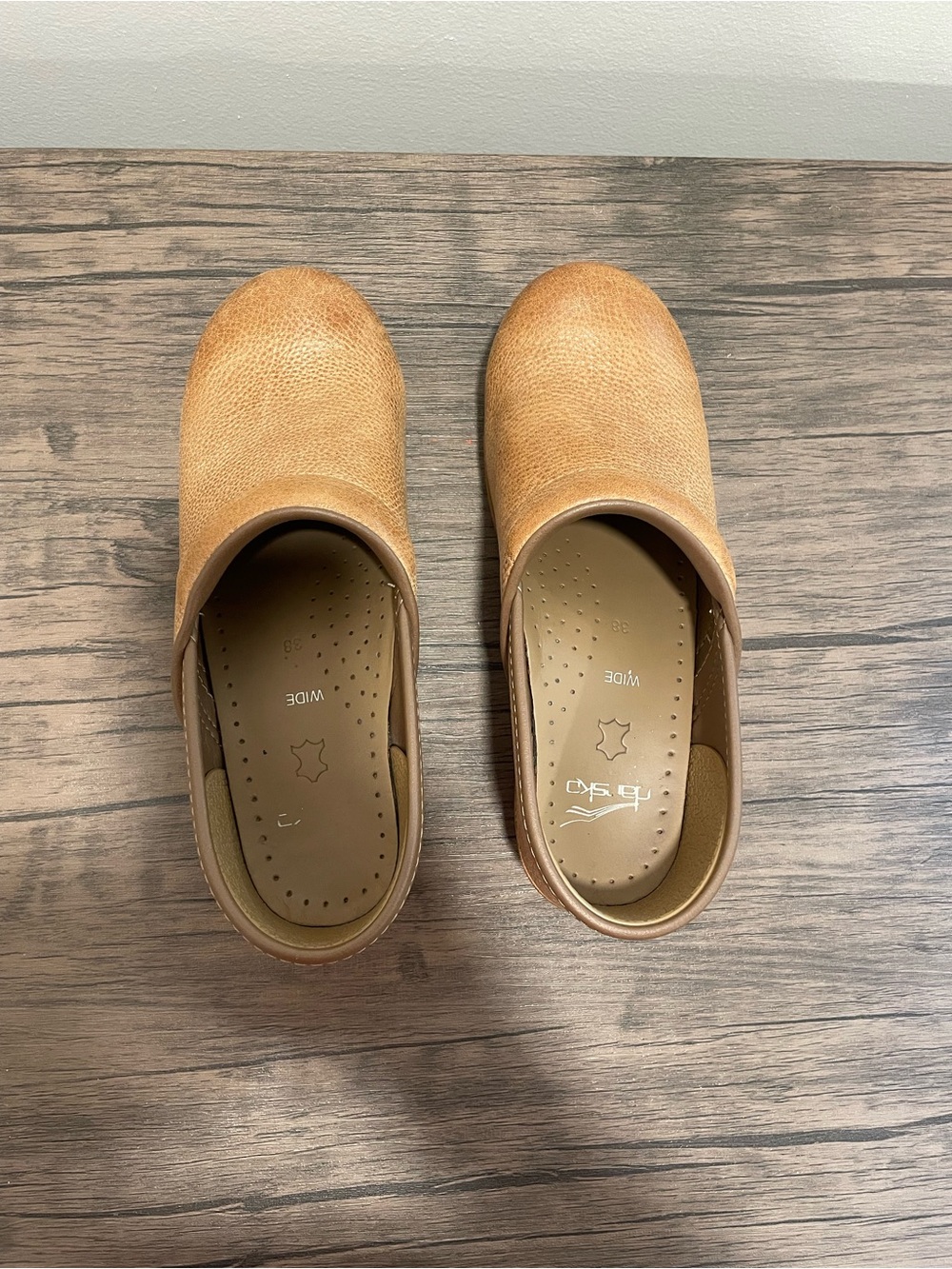 Wide Dansko Women's Slip-On Leather Clog in Honey Tan - Picture 3 of 11